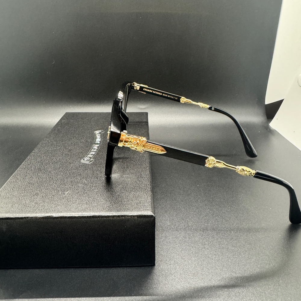 Gold/black chrome heart sunglasses - Picture 2 of 6